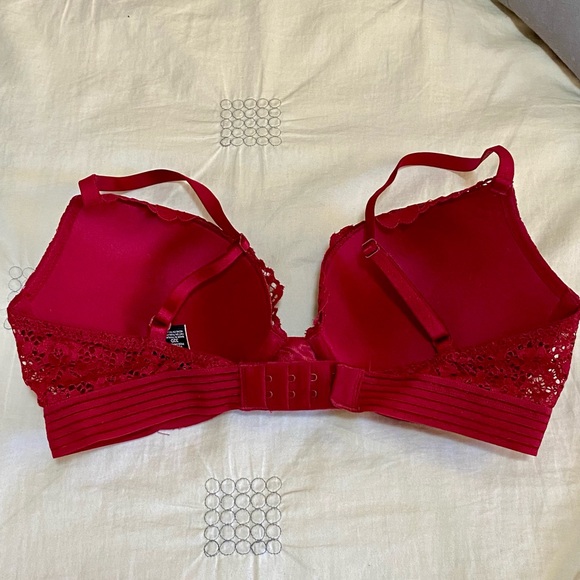 Red Lace Victoria’s Secret Bra - 32 D - Picture 3 of 4